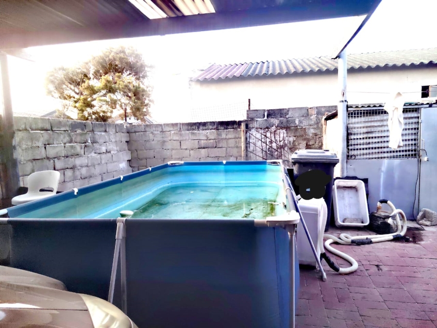 2 Bedroom Property for Sale in Roosendal Western Cape